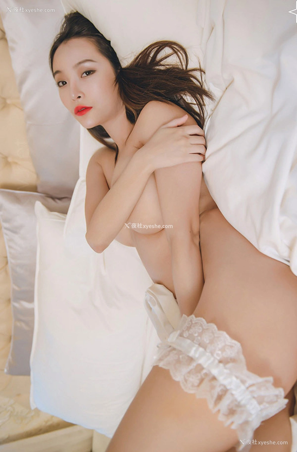 1P - F级巨乳Jenny闺房里的全裸无圣光写真