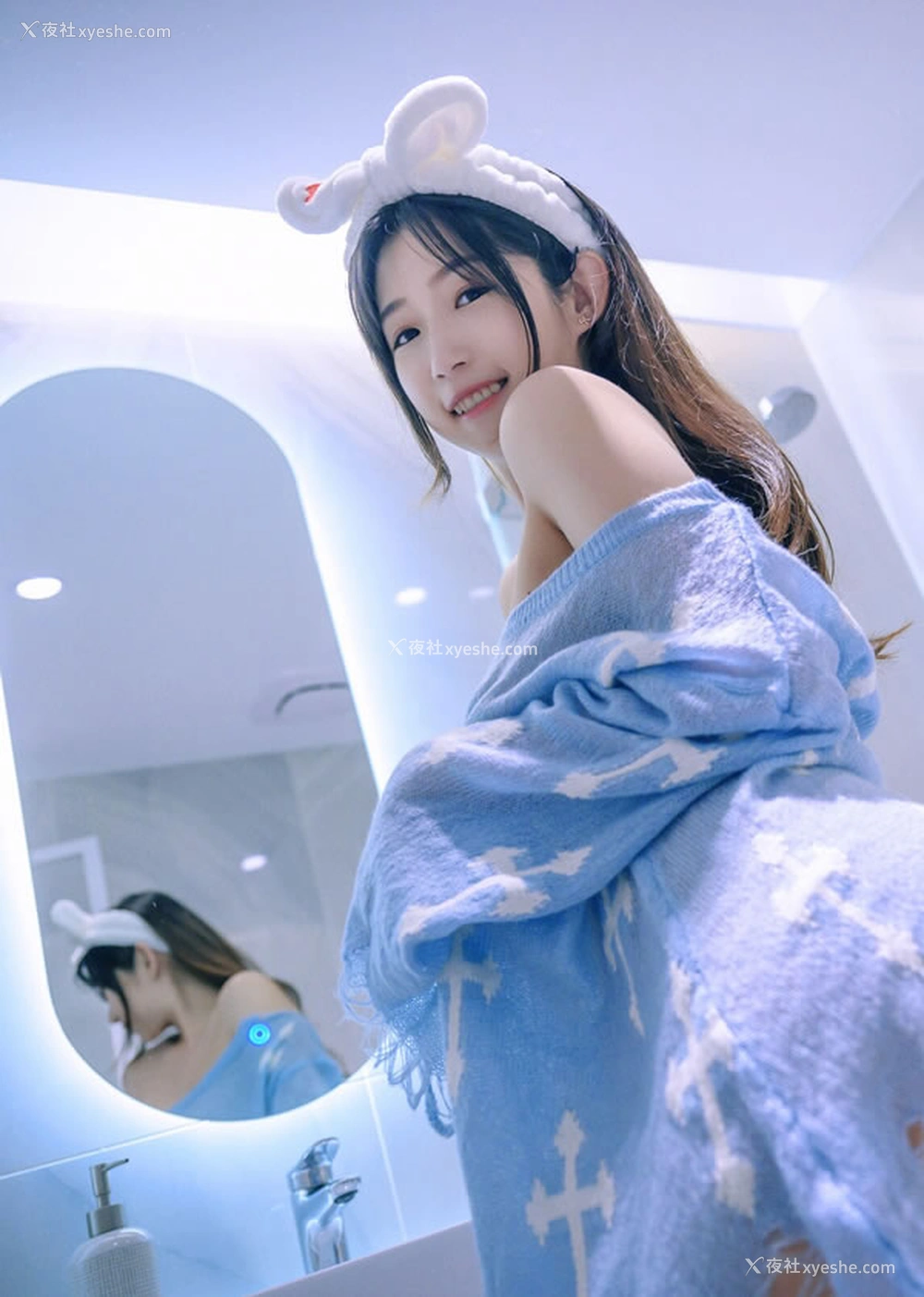 1P - 肉包小美女居家私拍蓝色小毛衣无圣光图集
