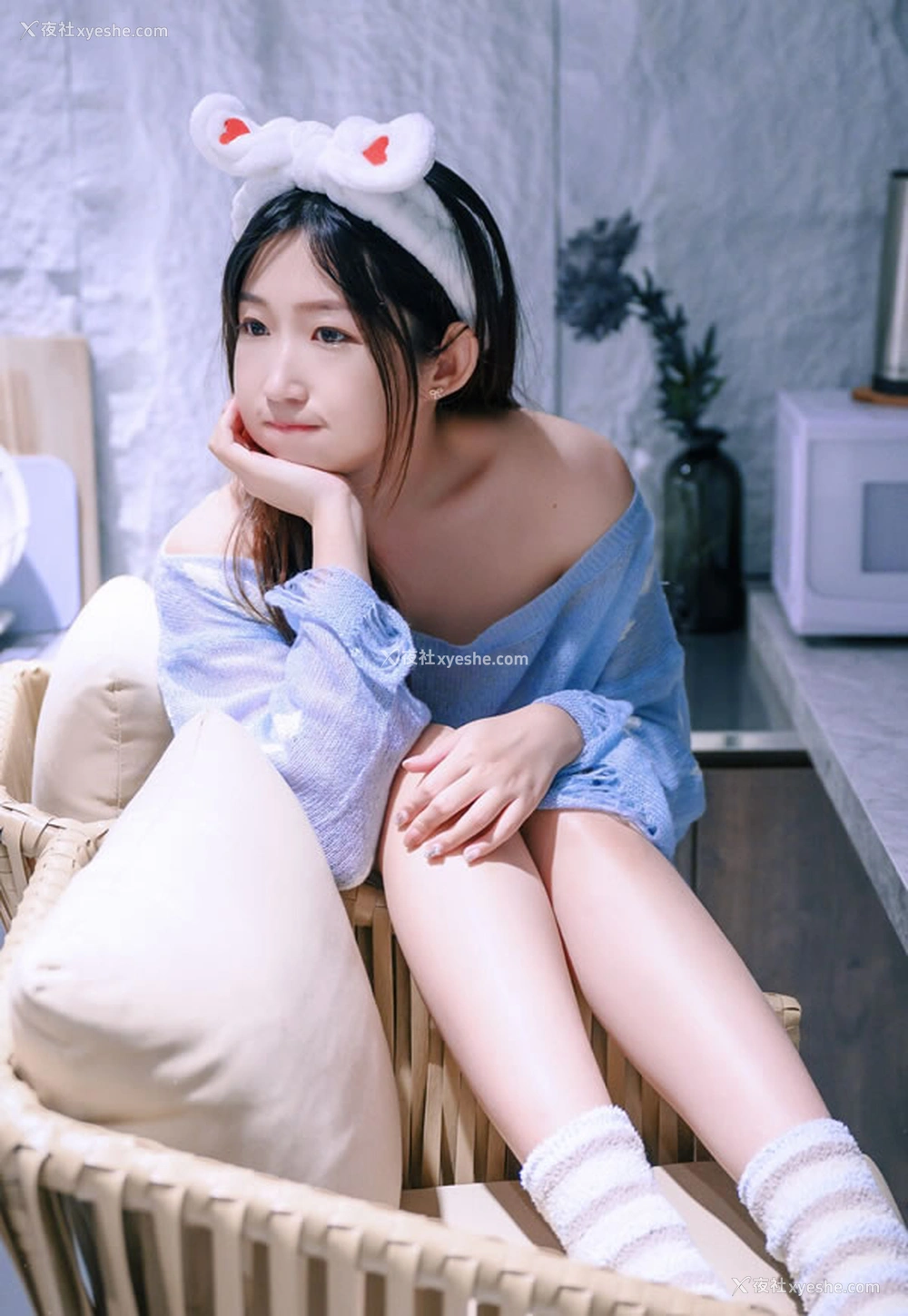 1P - 肉包小美女居家私拍蓝色小毛衣无圣光图集