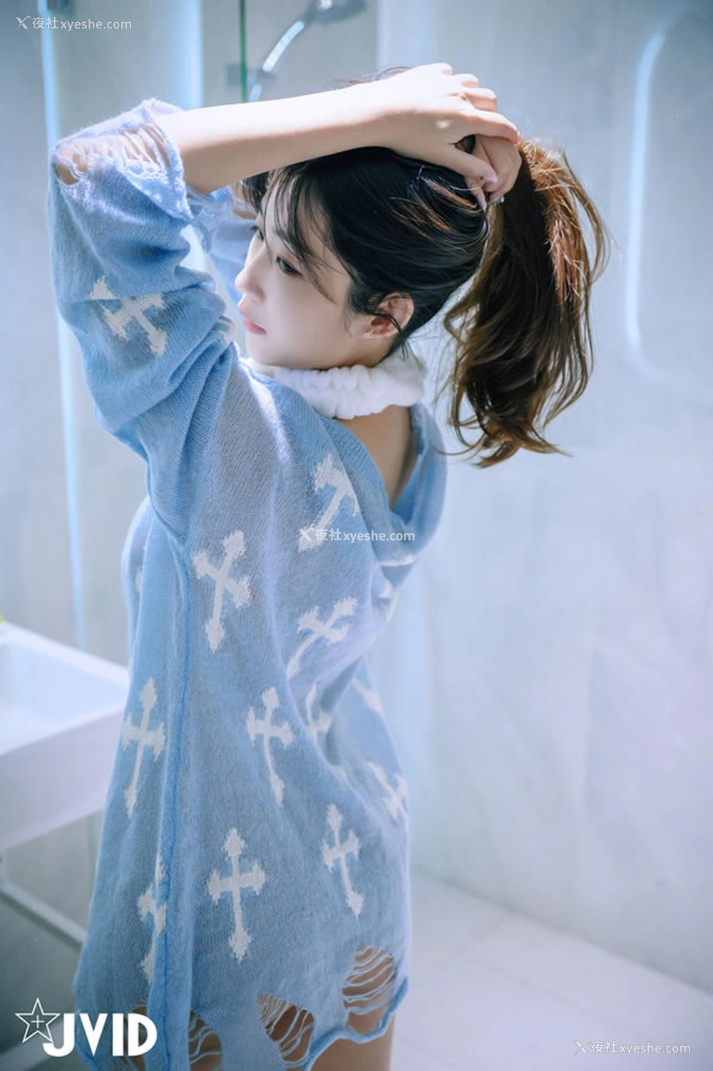 1P - 肉包小美女居家私拍蓝色小毛衣无圣光图集