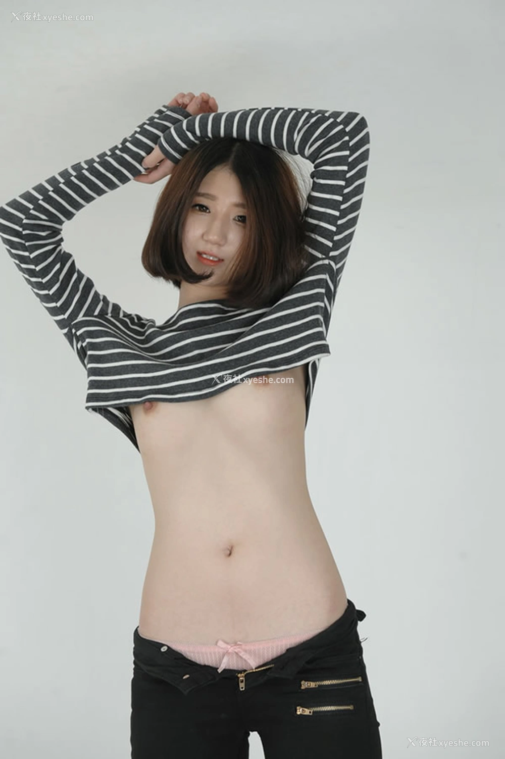 1P - 甜美小姐姐私拍无圣光套图