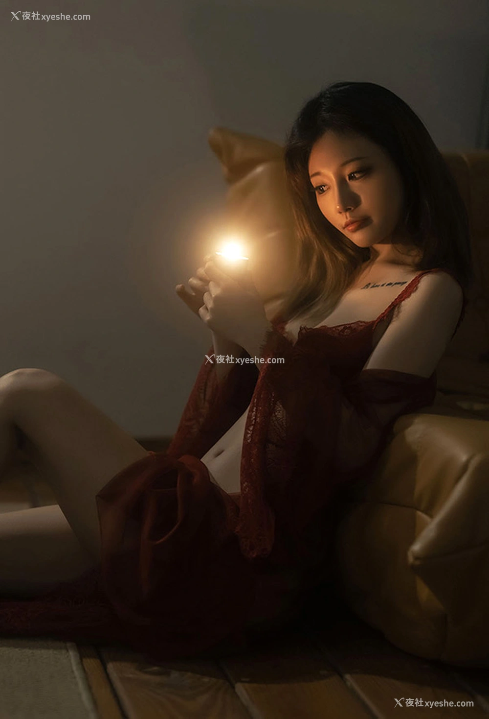1P - 网红小姐姐桃良阿宅 红烛下的胴体