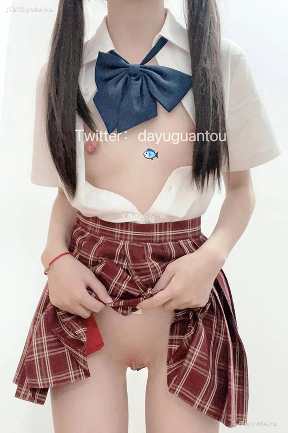 1P - 推特美女可爱小鱼罐头居家尺度私拍合集3