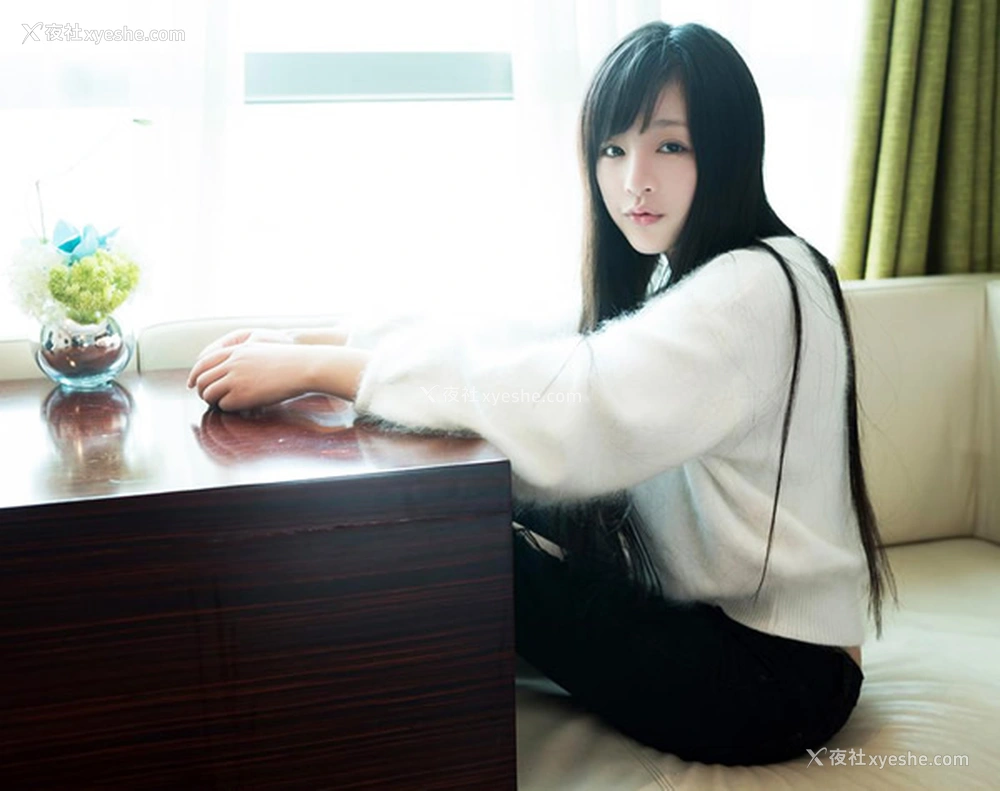 1P - 甜美小白纯推女郎林清儿无圣光写真前挺后撅爆乳袭人