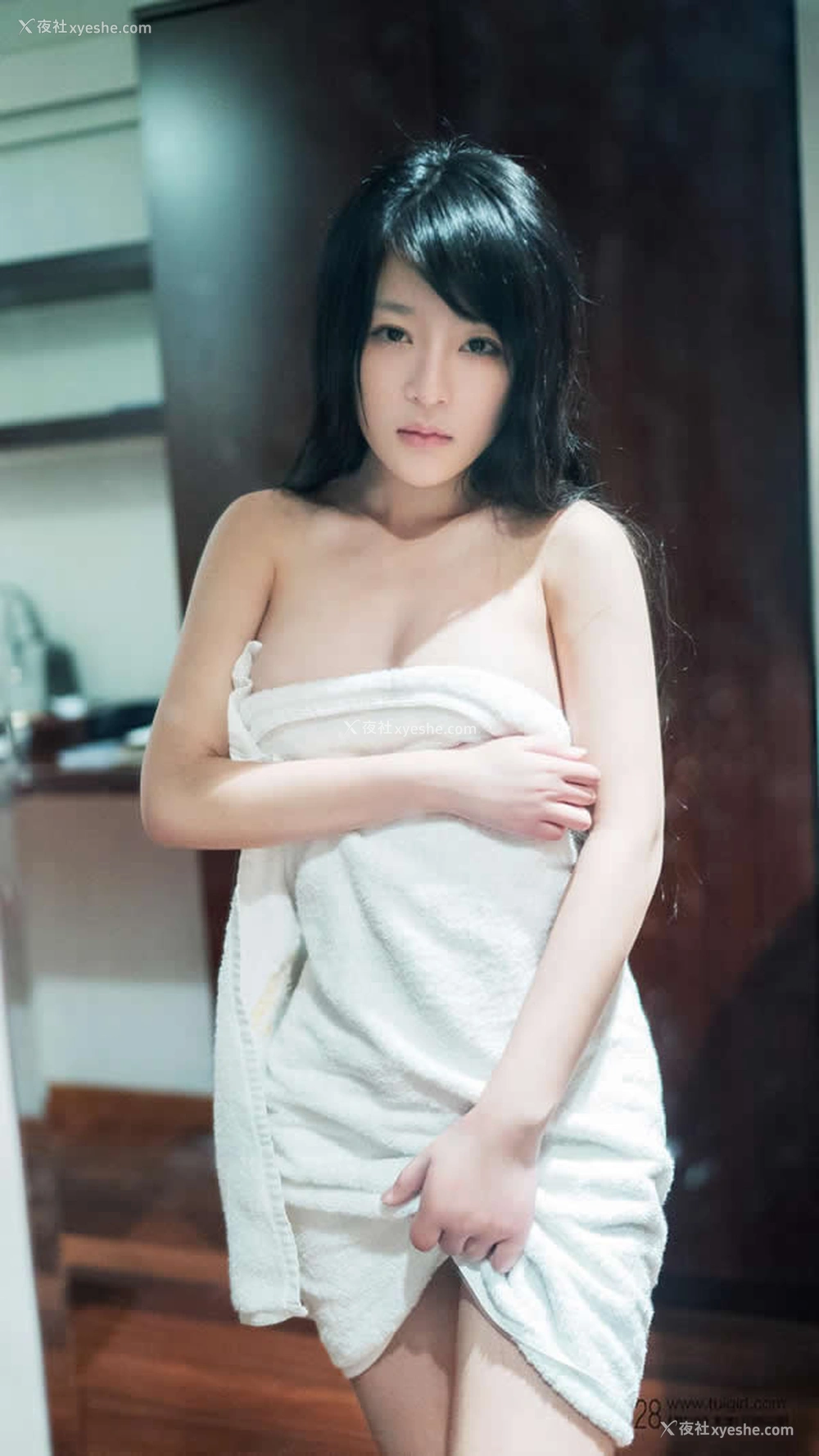 1P - 甜美小白纯推女郎林清儿无圣光写真前挺后撅爆乳袭人