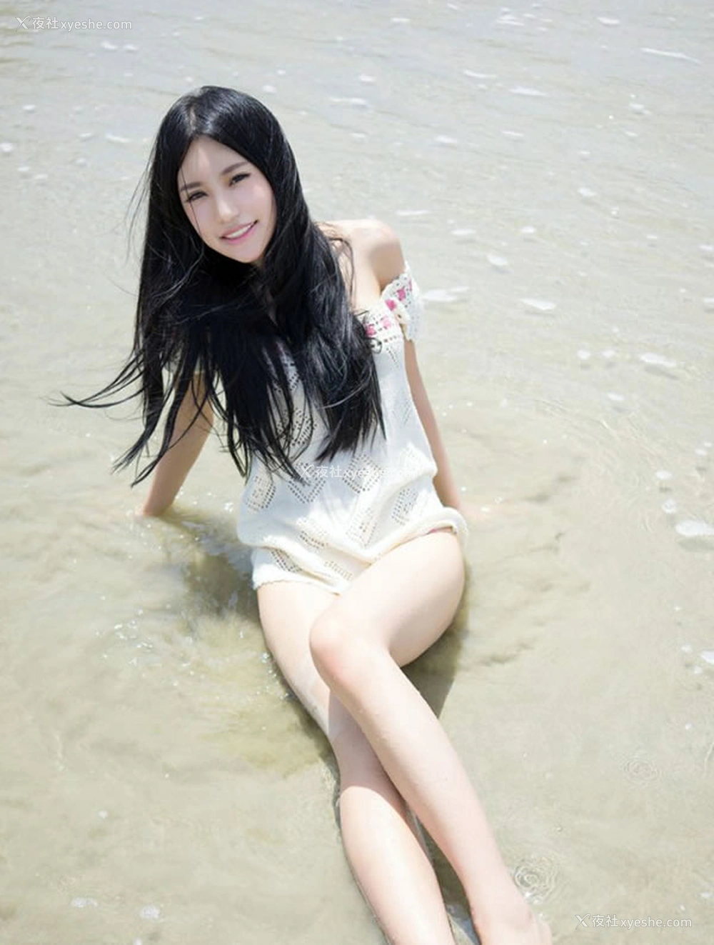 1P - 推女郎绮里嘉无圣光沙滩写真套图极品美乳黑木耳诱惑