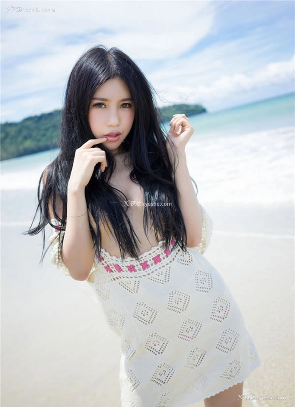 1P - 推女郎绮里嘉无圣光沙滩写真套图极品美乳黑木耳诱惑
