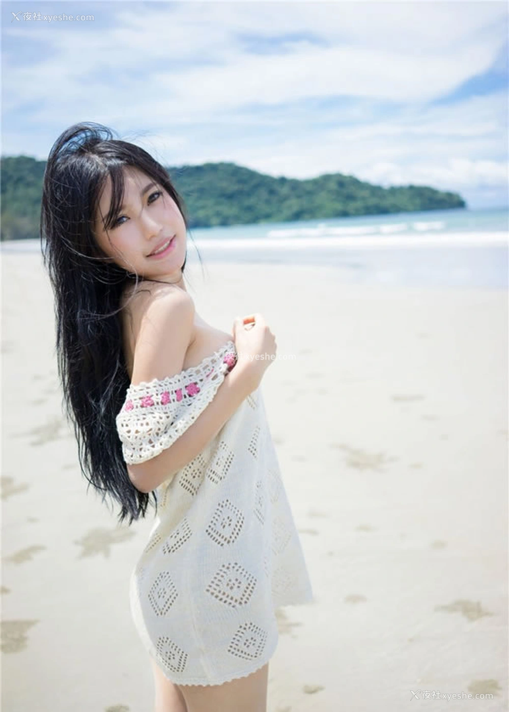 1P - 推女郎绮里嘉无圣光沙滩写真套图极品美乳黑木耳诱惑
