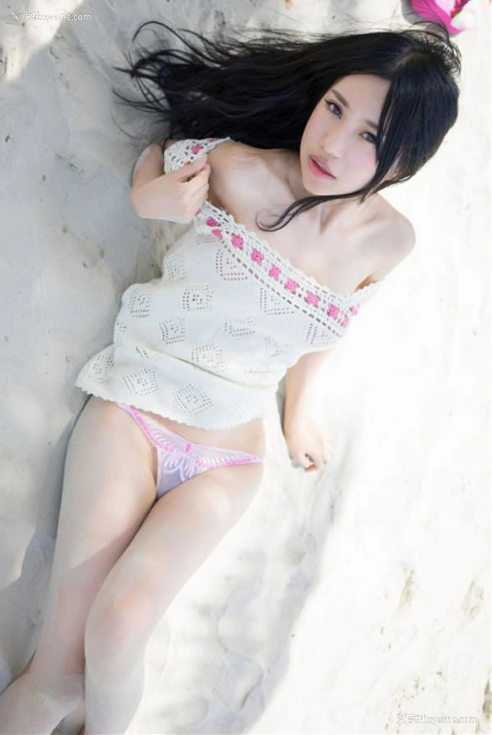 1P - 推女郎绮里嘉无圣光沙滩写真套图极品美乳黑木耳诱惑