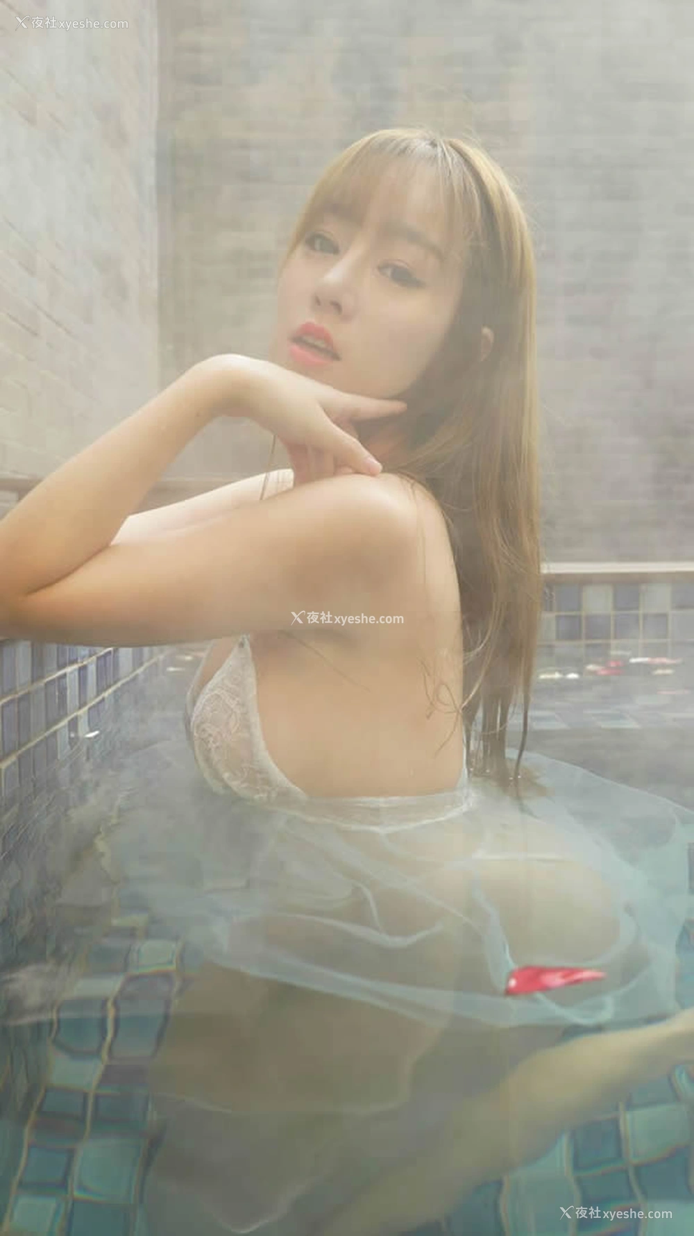 1P - 推女郎王语纯&贝贝私拍水中湿身无圣光人体艺术套图