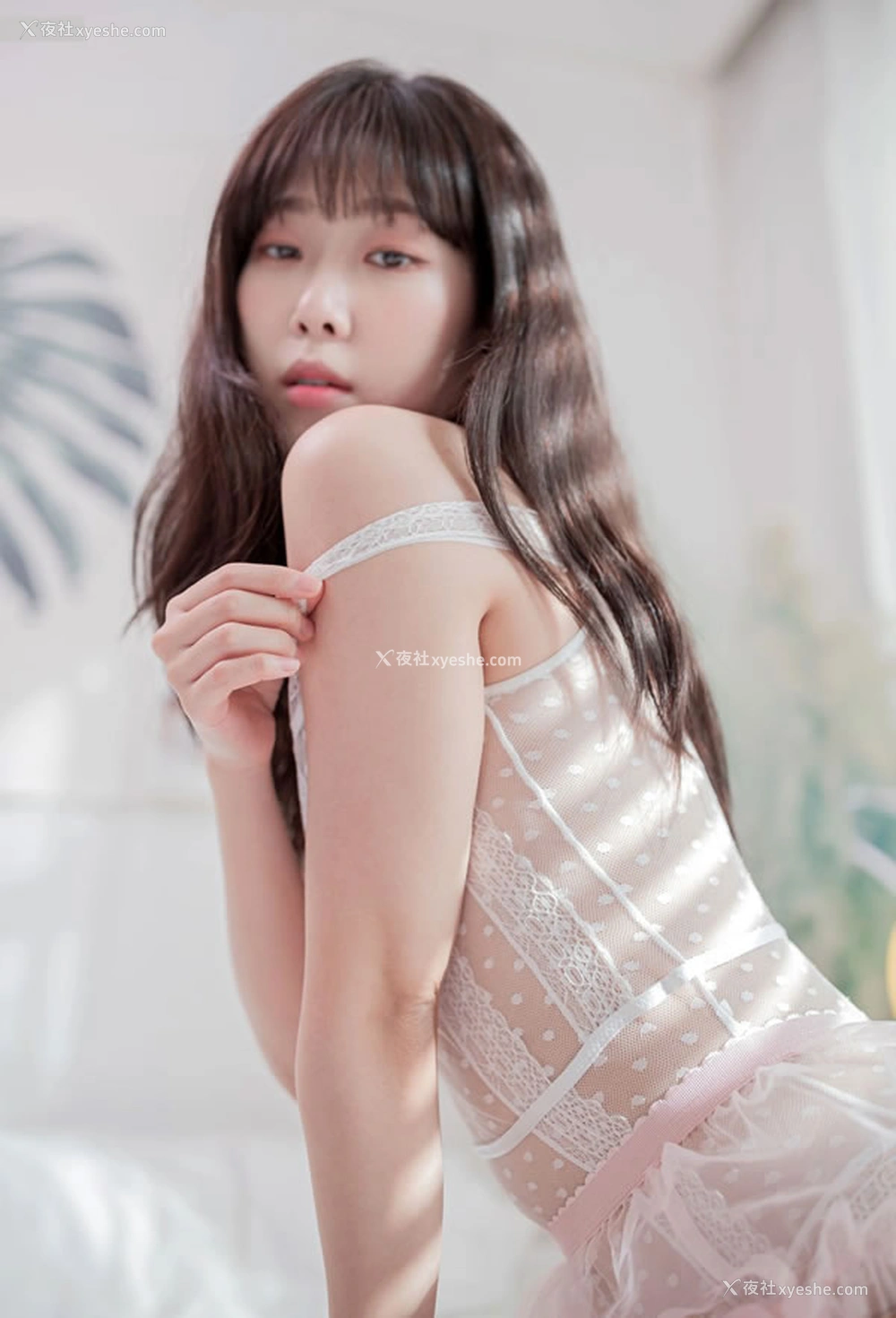 1P - 温柔小美女Shaany居家无圣光唯美图集