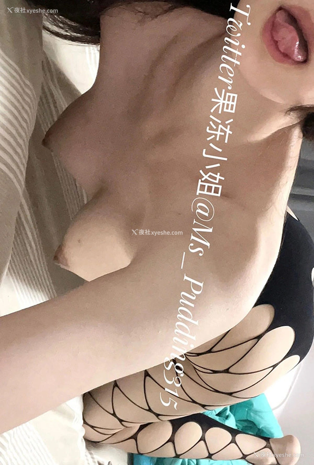 1P - 推特美女果冻小姐的居家自拍人体秀2