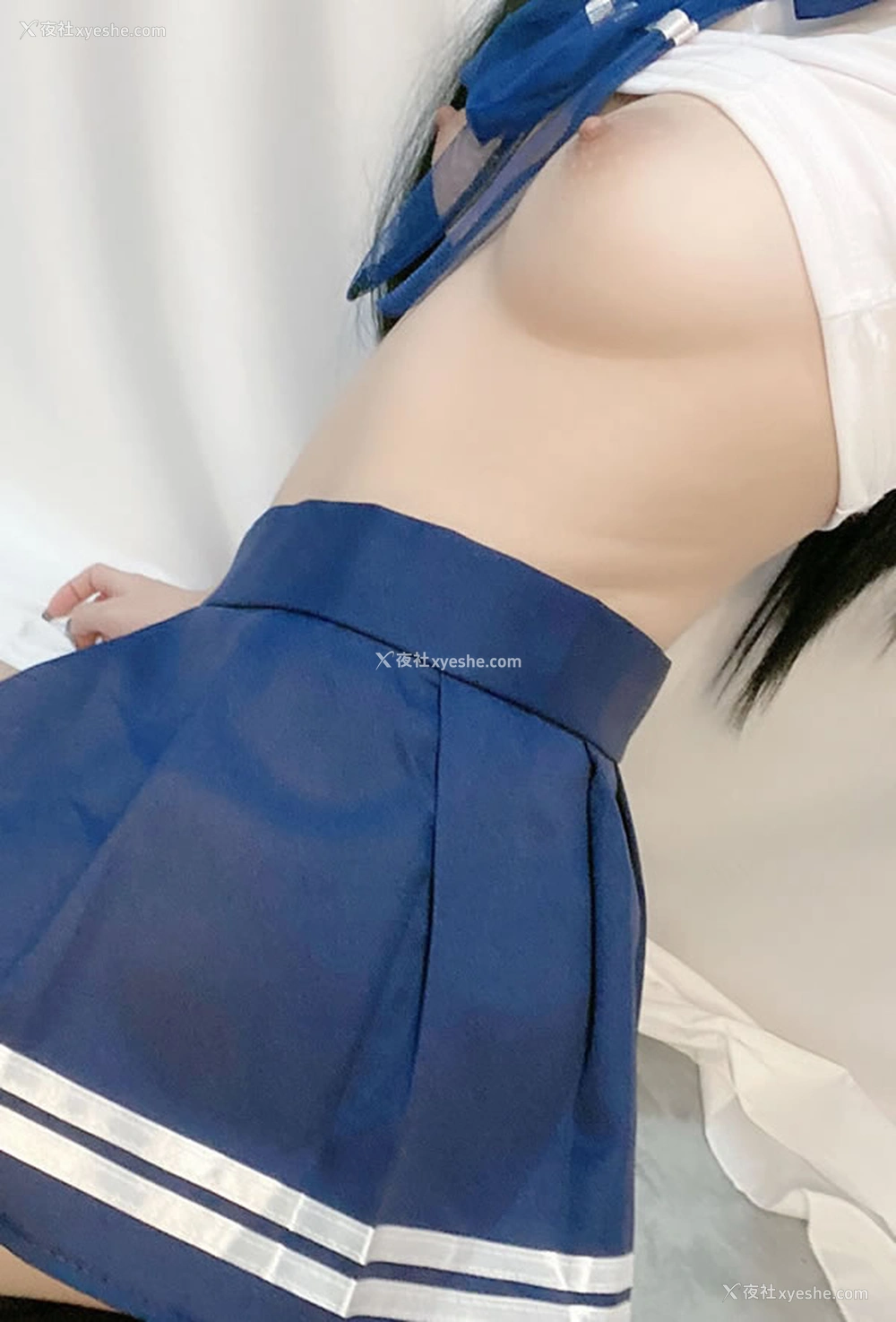 1P - 不知名福利姬-水手服嫩妹尺度私拍