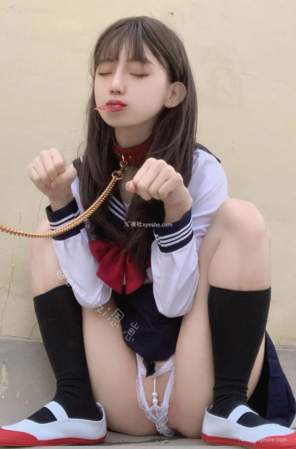 1P - 白虎福利姬@恩崽–天台露出的水手服少女
