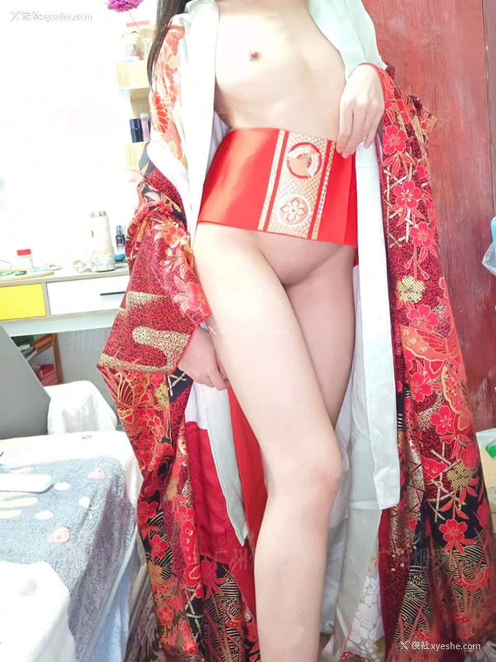1P - 福利姬@烟罗尺度私拍视图合集