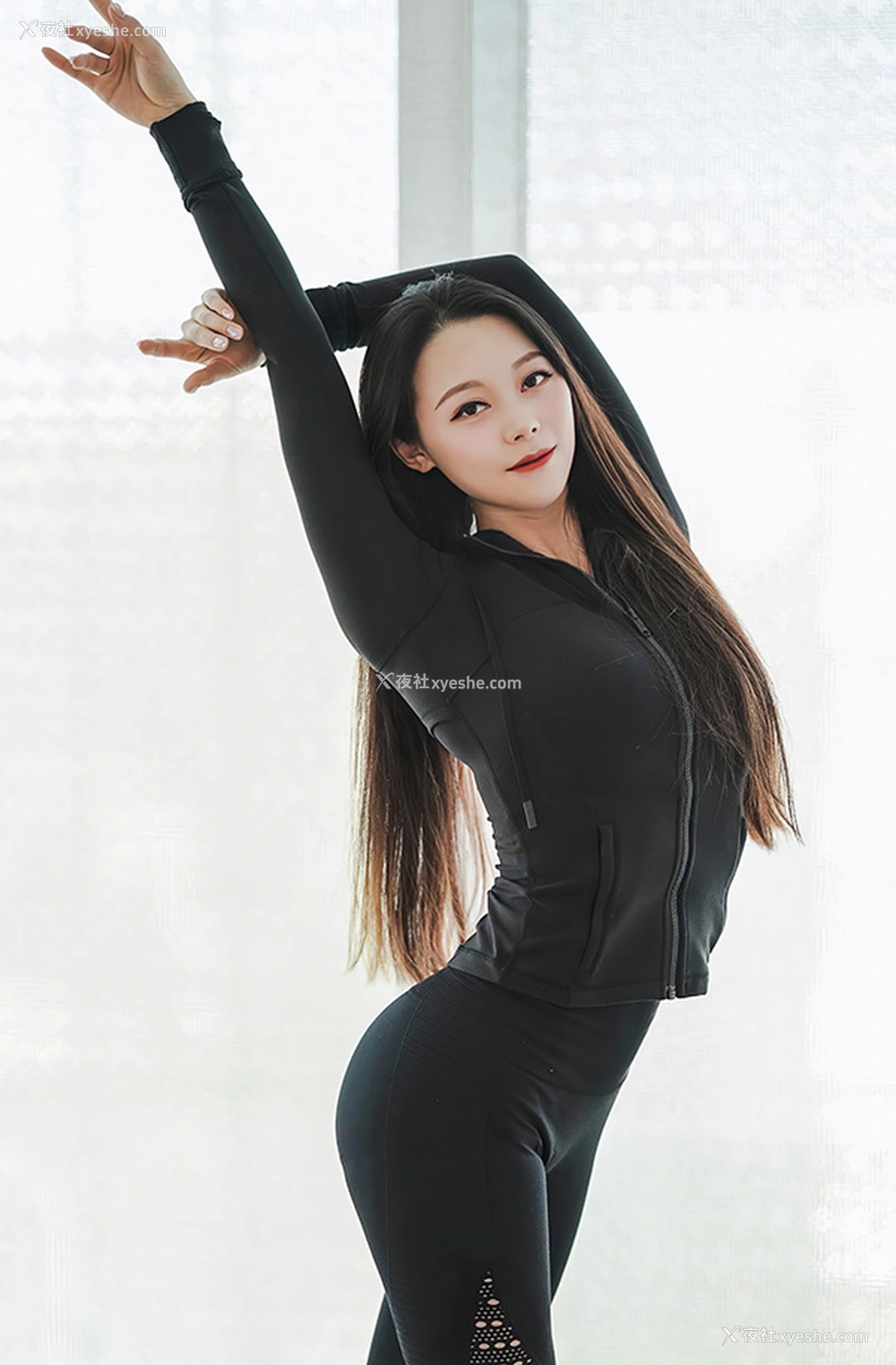 1P - 美女模特语梦裸体瑜珈无圣光写真身段优美