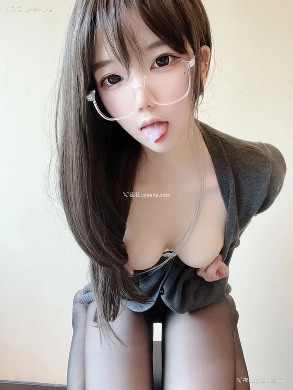 1P - 网红美女莉犬酱 – 黑丝白蕾丝