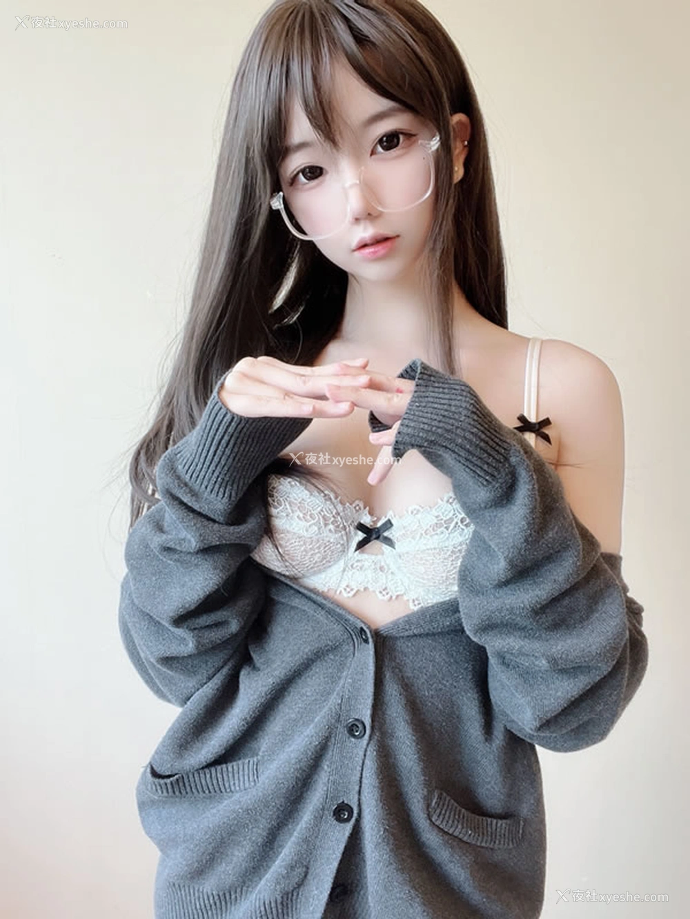 1P - 网红美女莉犬酱 – 黑丝白蕾丝