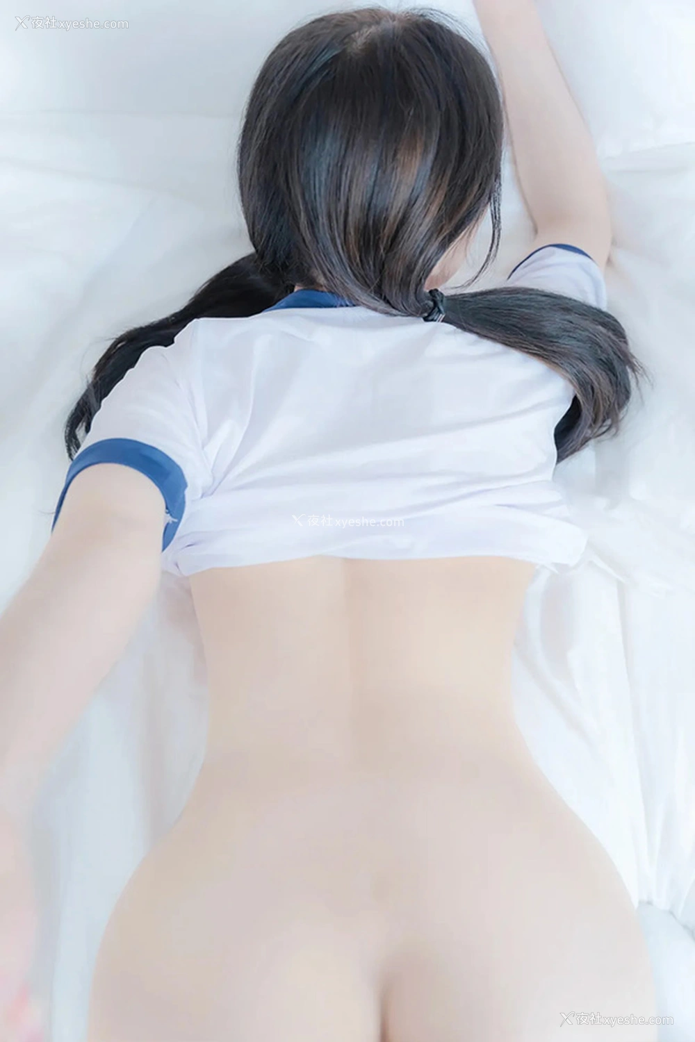 1P - 双马尾小美女Candy体操服露出粉嫩娇躯