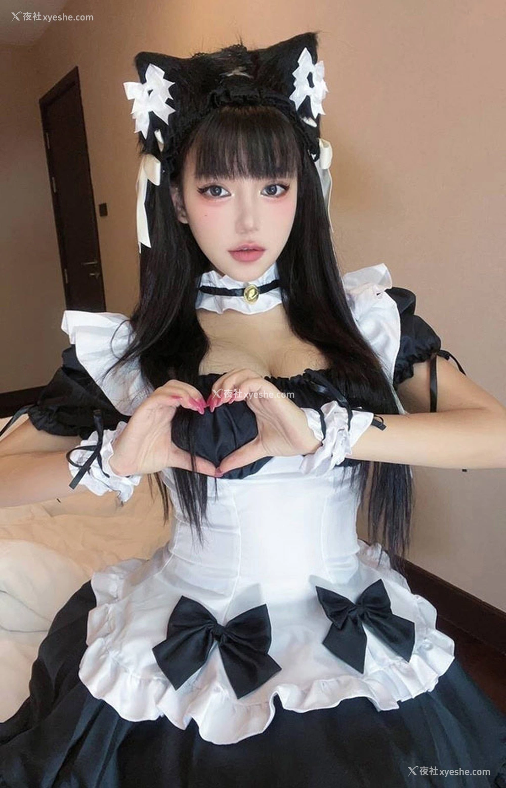 1P - 福利姬欲梦御梦子之黑白女仆 白丝罩衣