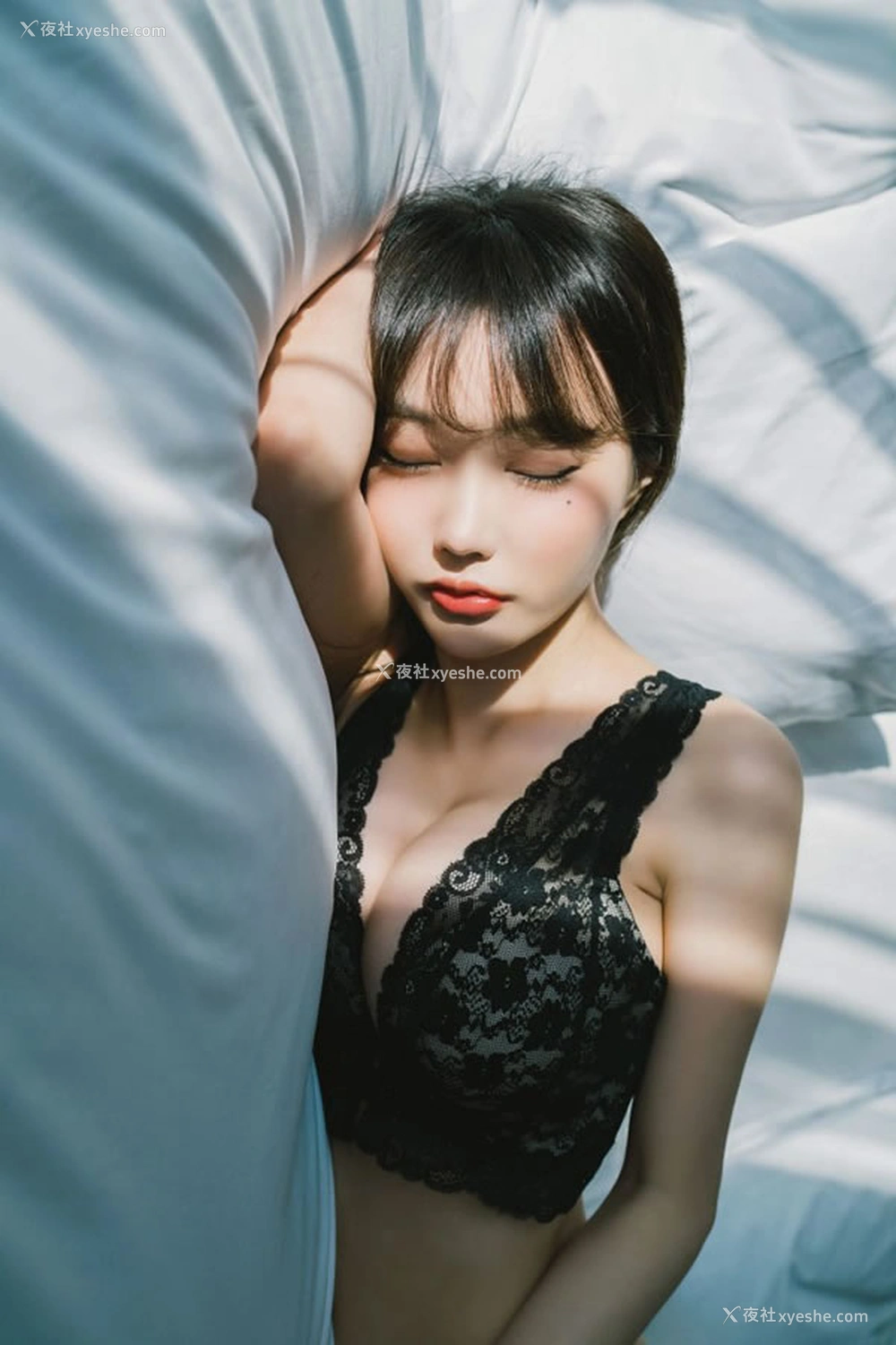 1P - 美女Jucy黑色蕾丝情趣衣无圣光图集