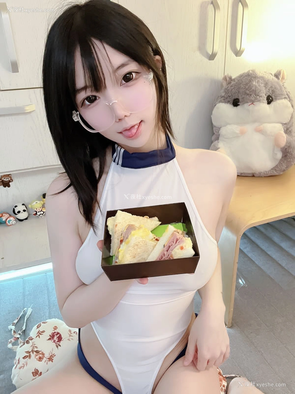 1P - 网红美女莉犬酱 – 调教体操服