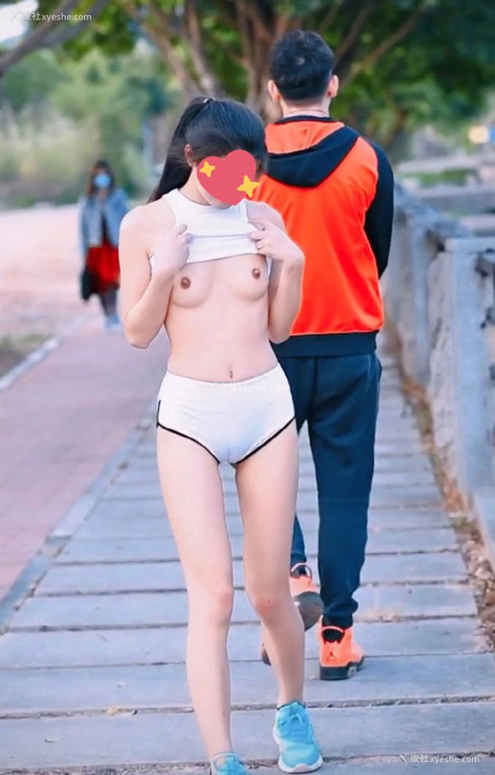 1P - 你的小可爱私拍爱露出大胆视图合集
