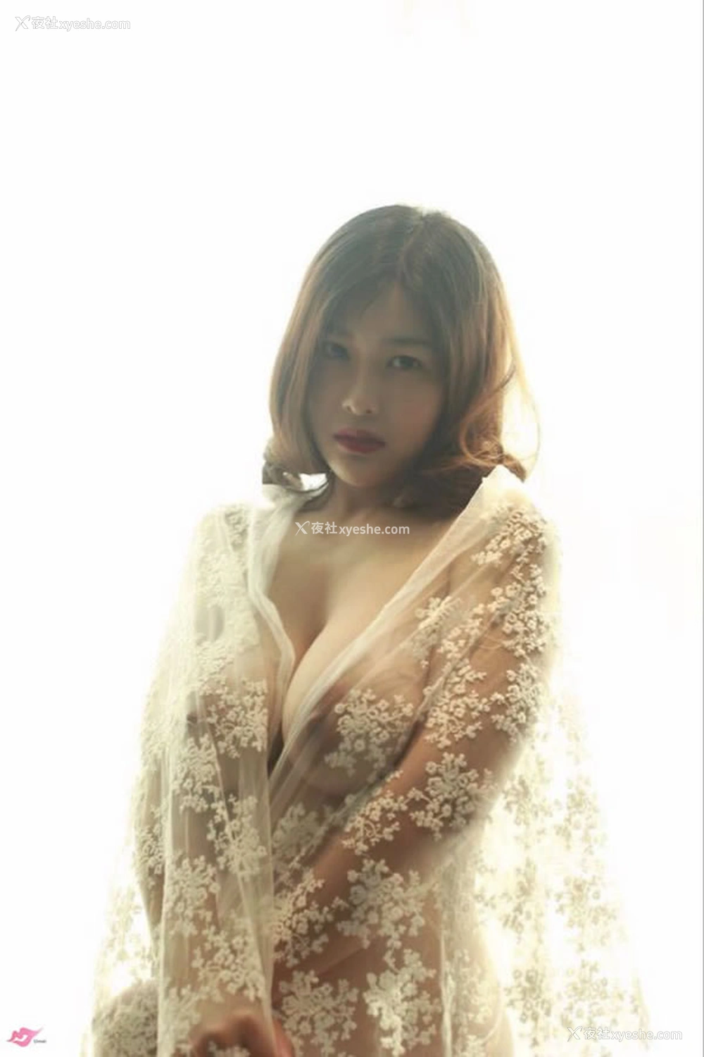 1P - 极品大胸美女白纱闫盼盼白纱无圣光人体套图