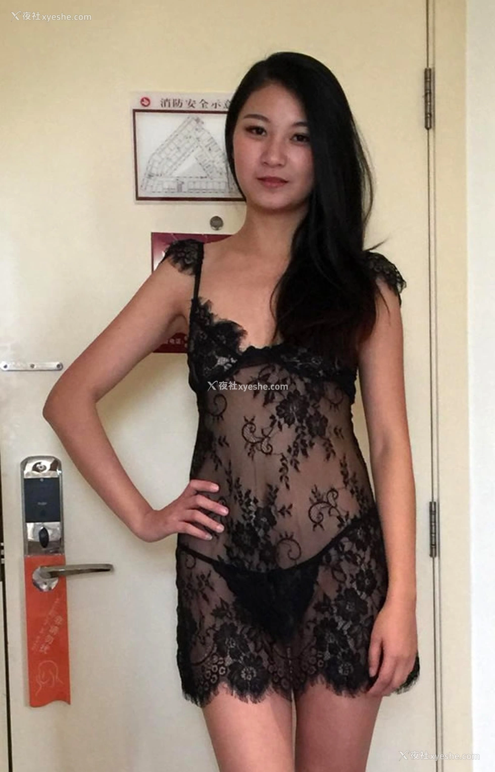 1P - 猫脸面具小美女居家私拍无圣光人体合辑