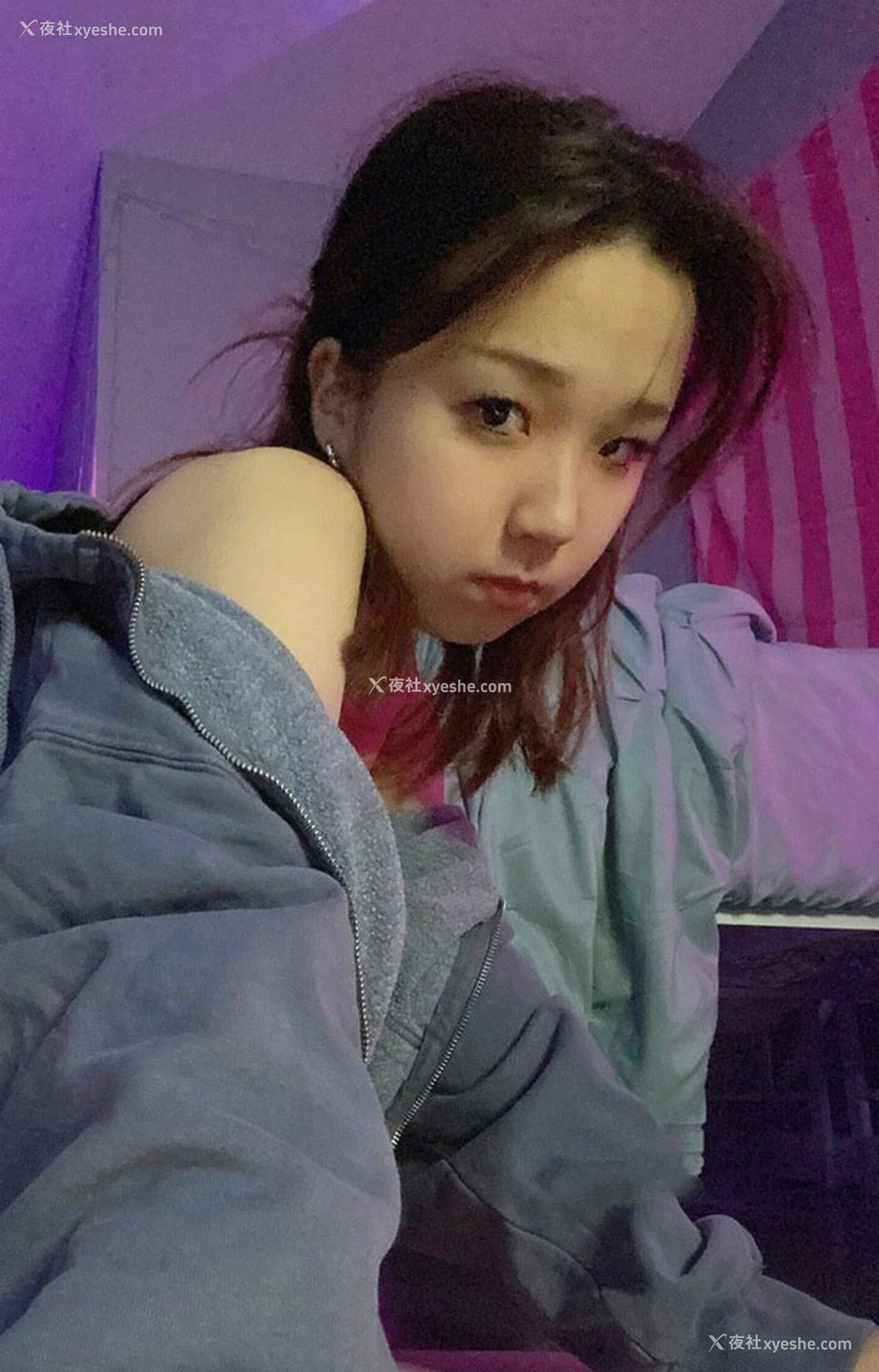 1P - 舞蹈生青衣妹妹居家私拍辟叉身体真柔软
