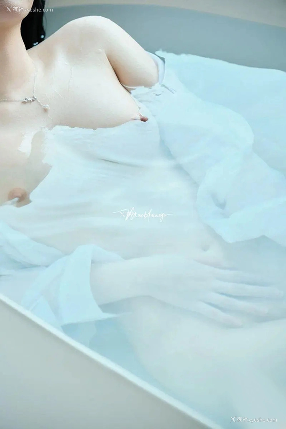 1P - 摄影师镜头下19岁小姐姐唯美无圣光写真