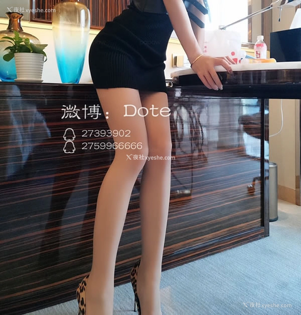 1P - 网红完具酱-大尺度VIP年费无圣光套图