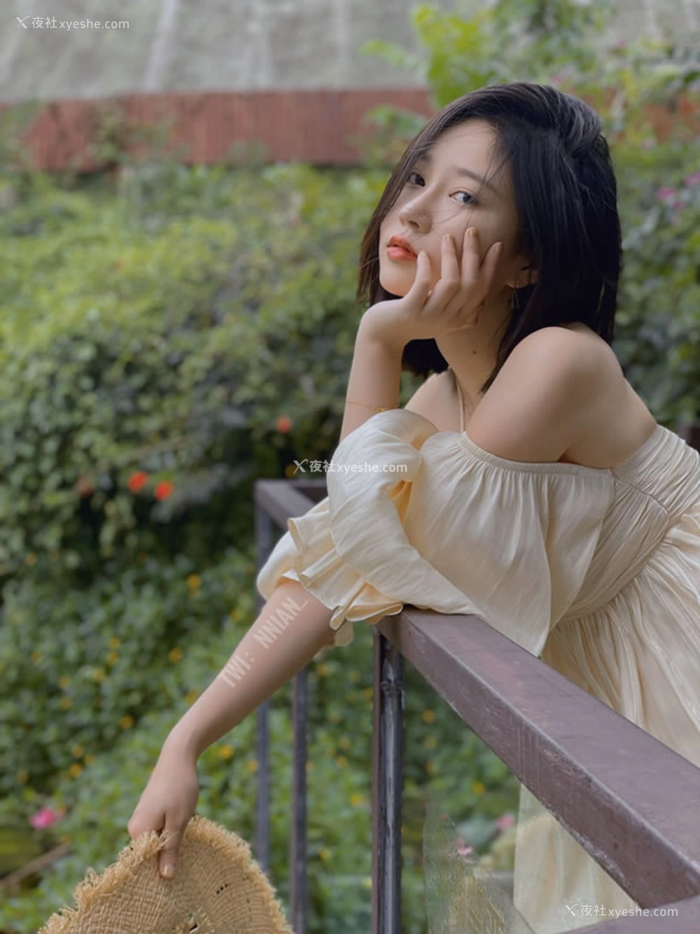 1P - 极品女神年年私拍唯美散图合辑2