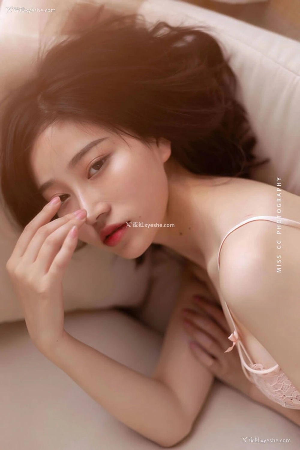 1P - 极品女神年年私拍唯美散图合辑2