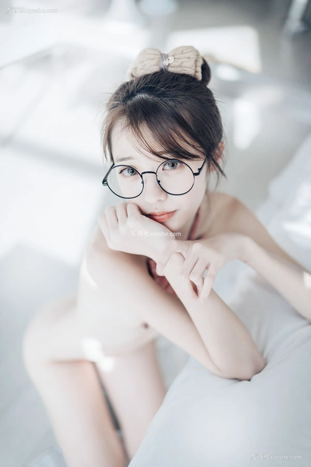 1P - 宝藏女孩妍妍透明制服粉粉的露出写真