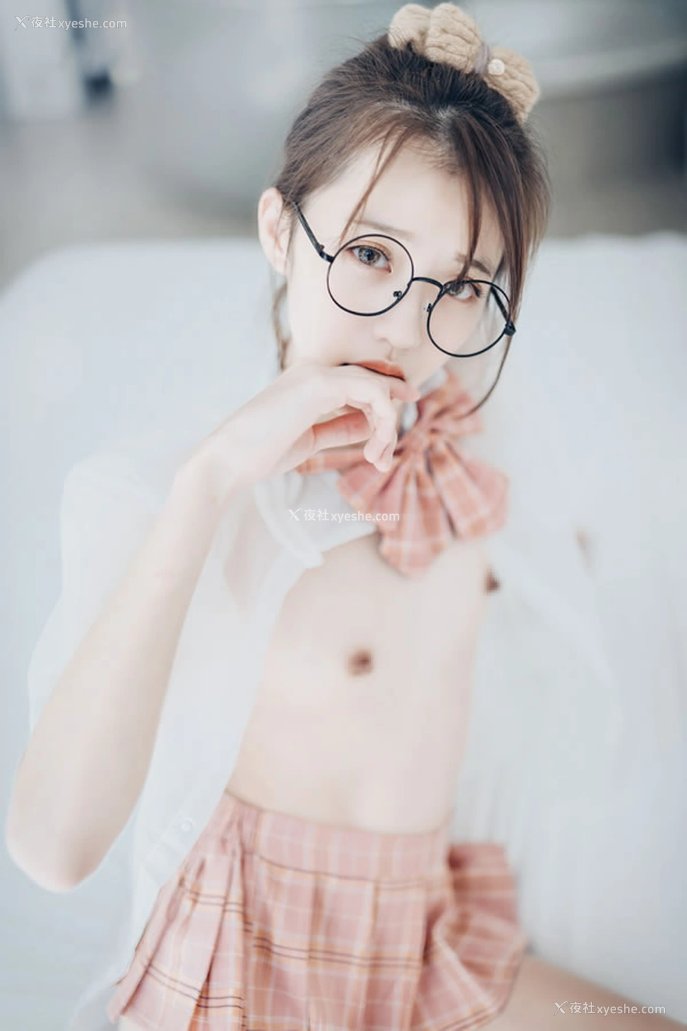 1P - 宝藏女孩妍妍透明制服粉粉的露出写真