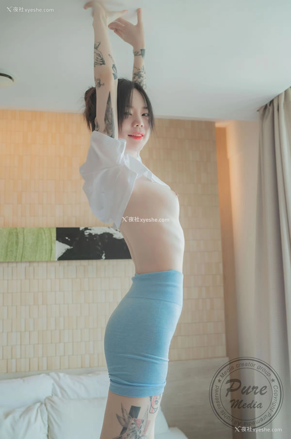 1P - 纹身白衣蓝色运动裤少女居家无圣光图集