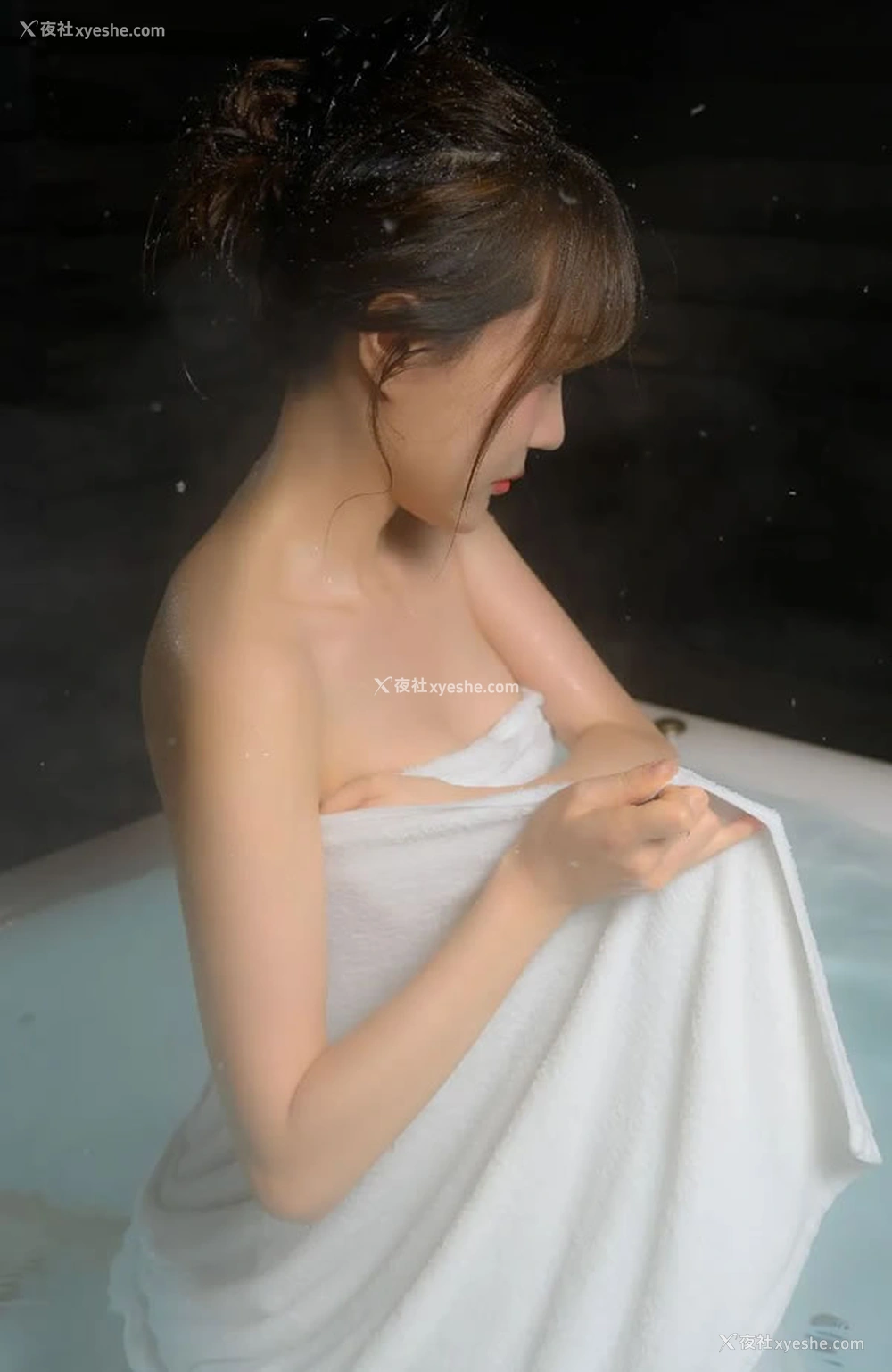 1P - 美乳美女JUCY浴缸湿身无圣光写真