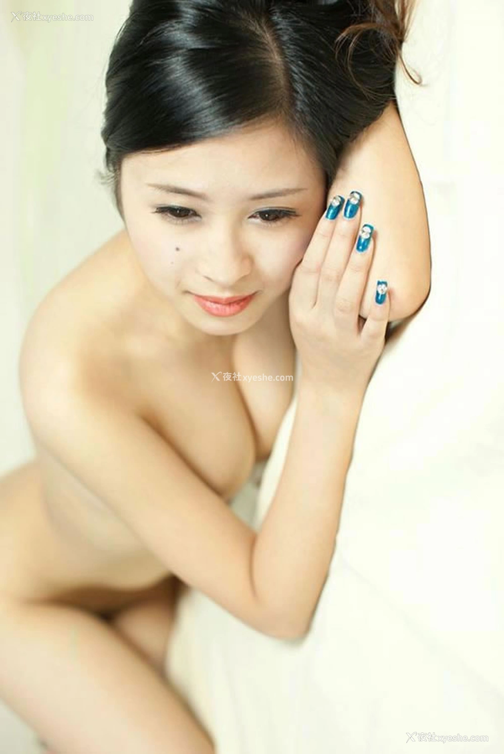 1P - 国模夏馨雨无圣光私拍人体精美套图写真纯美动人