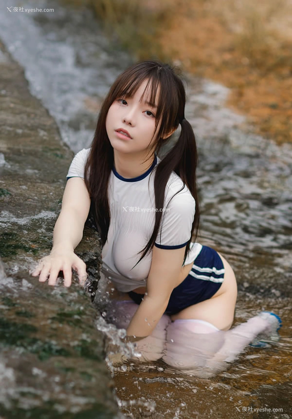 1P - 极品福利姬六味帝皇酱 – 体操服溪涧嬉戏2