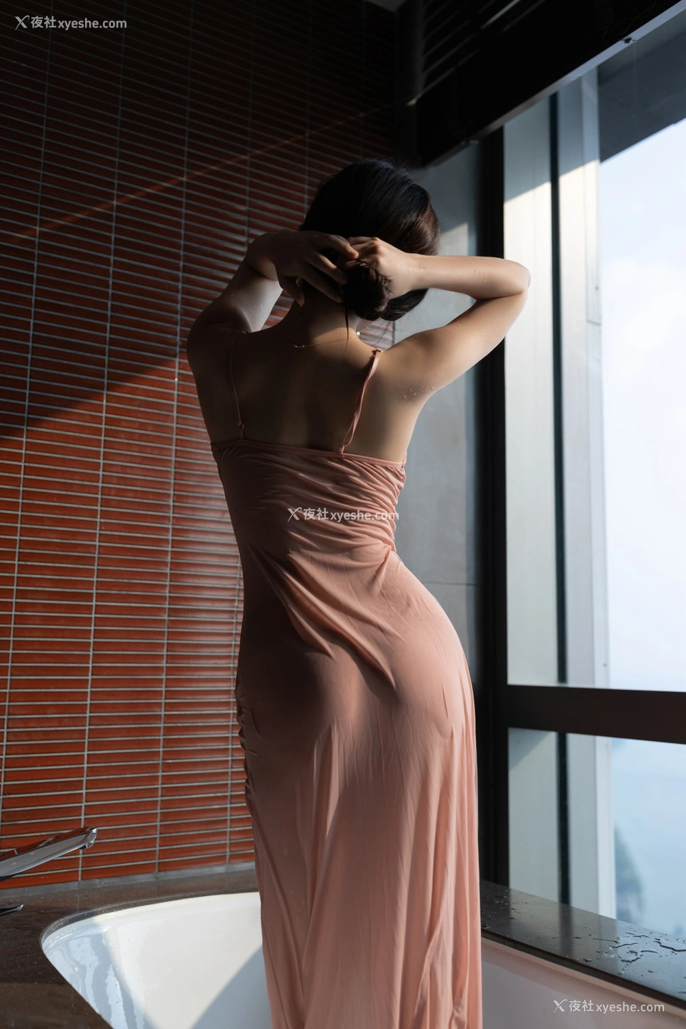 1P - 鱼子酱Fish – 内部私购尺度写真桃粉