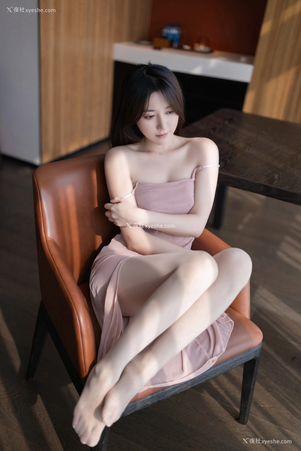 1P - 鱼子酱Fish – 内部私购尺度写真桃粉