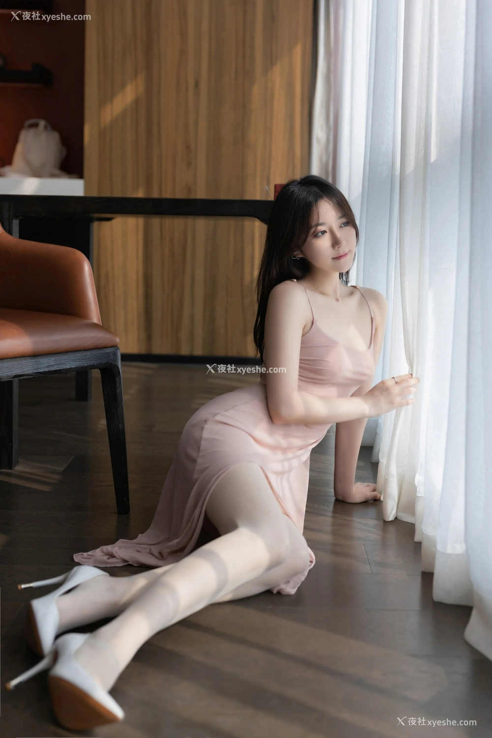 1P - 鱼子酱Fish – 内部私购尺度写真桃粉