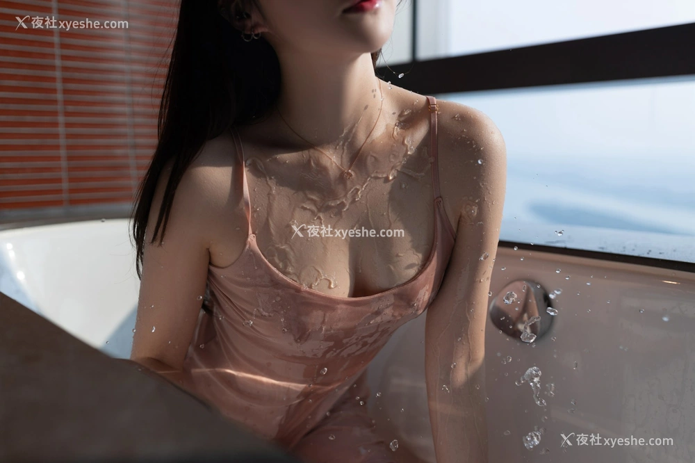 1P - 鱼子酱Fish – 内部私购尺度写真桃粉
