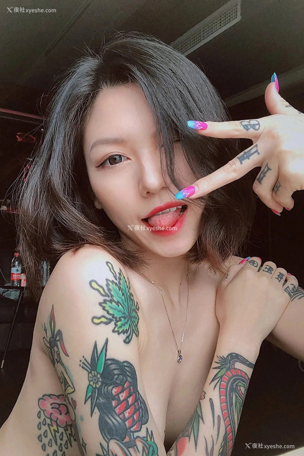 1P - 福利姬Acezoey私拍无圣光人体图集