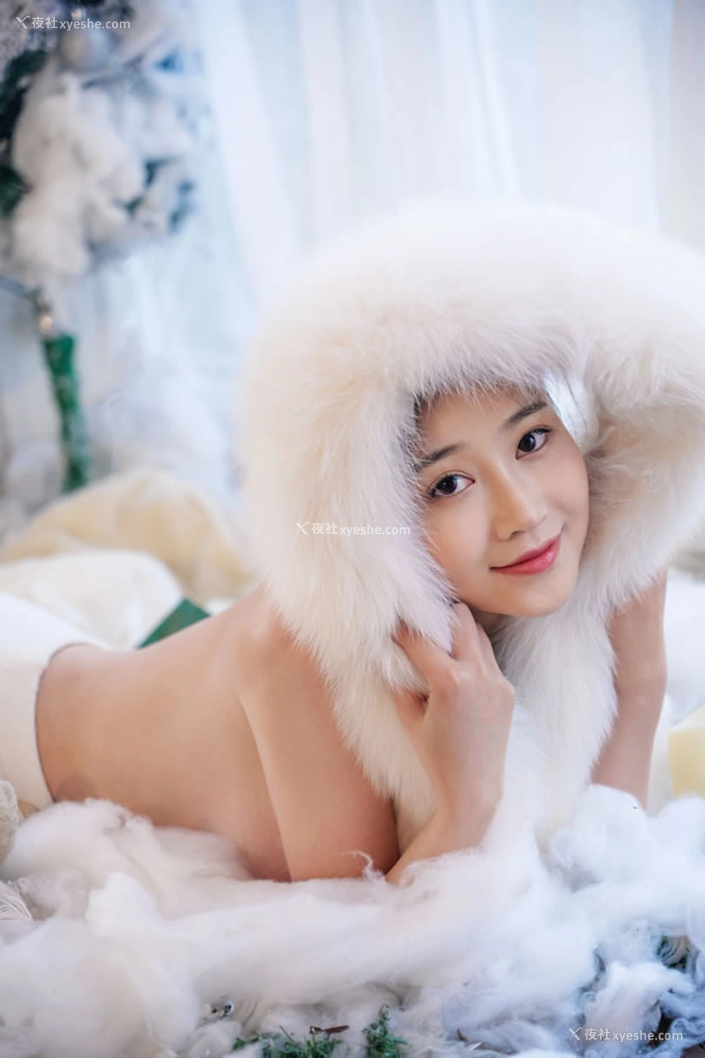 1P - 极品清纯女神年年-年年有余白色袭毛围脖