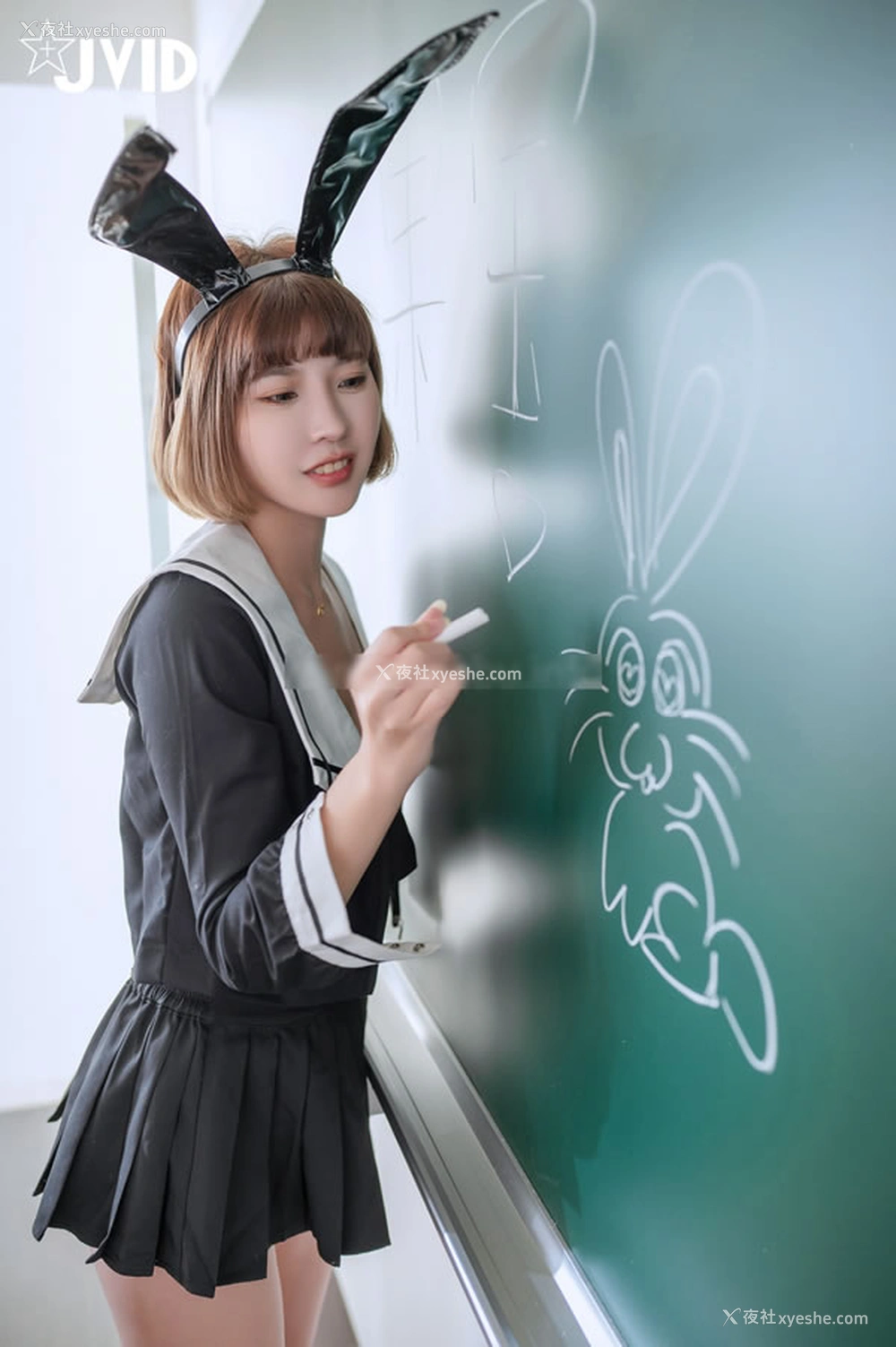 1P - 萌兔学园里的果宝宝JK校服好身材露出来