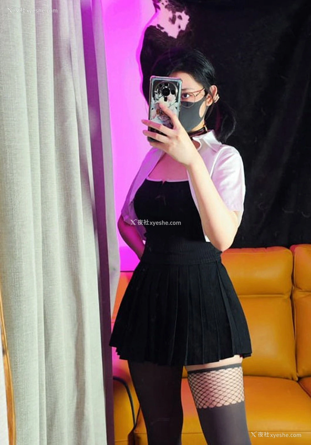 1P - 福利姬Naimi奶咪奶味小咪 黑丝白丝JK制服