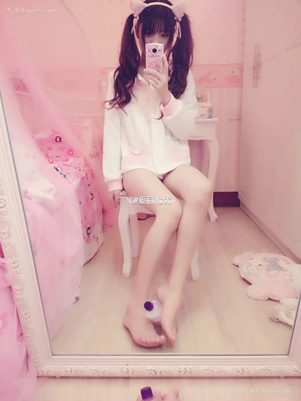 1P - 极品萝莉网红夏目七优无圣光人体2
