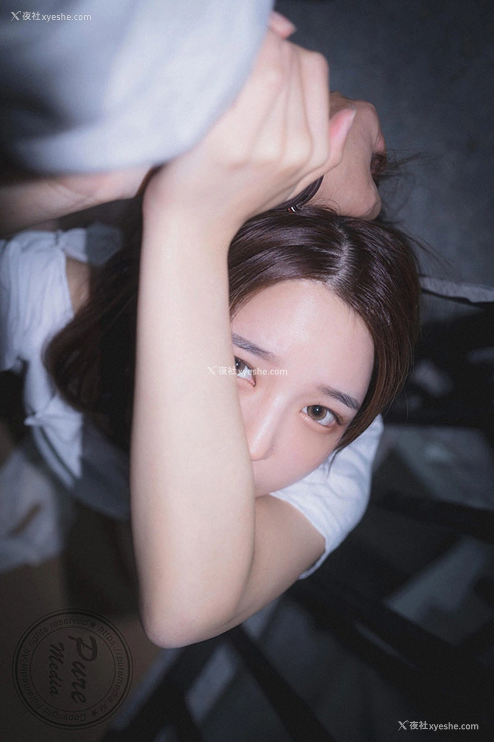1P - 极品女神Yeha被束成楼梯间里的饥饿美女